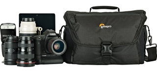 Сумка для фотоаппарата Lowepro Nova 200 AW II черный